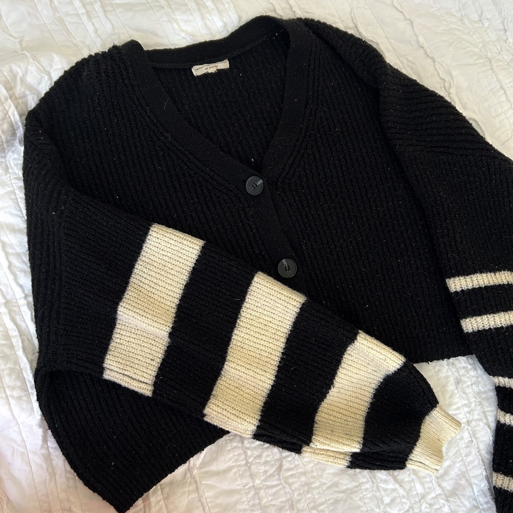 Truly Madly Deeply | Urban Outfitters Sweater size Large
